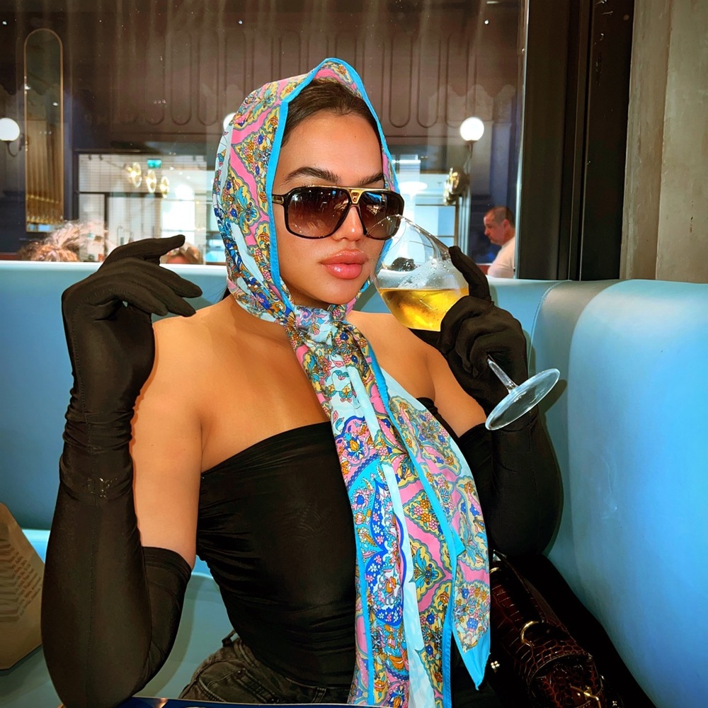 Meet your Posher, Anya